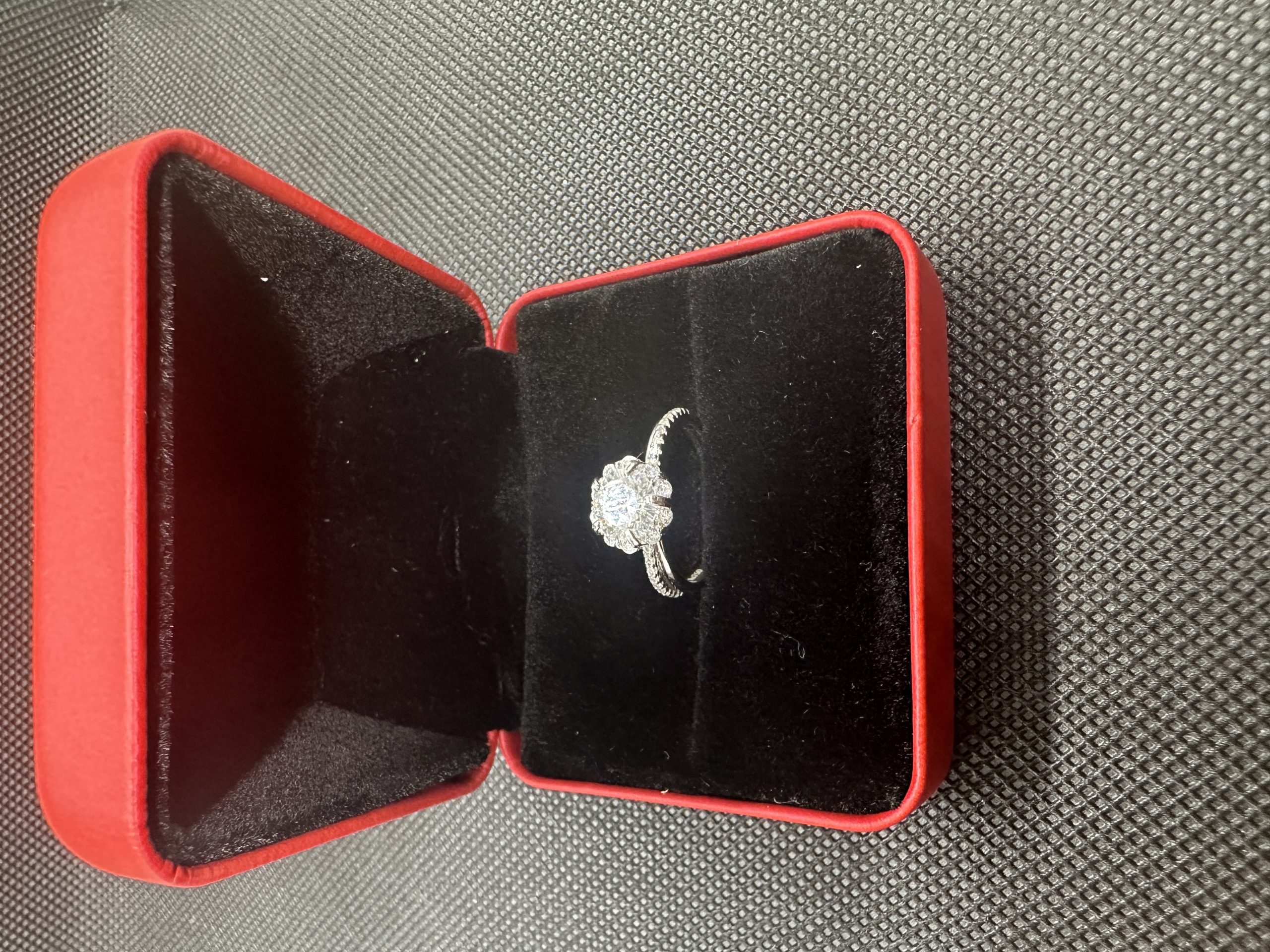 天然ダイヤモンド1.01ct Au750（つくよみ）