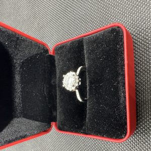 天然ダイヤモンド1.01ct Au750（ひいらぎのかんむり）