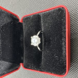 天然ダイヤモンド1.01ct Au750（せいぼせい）