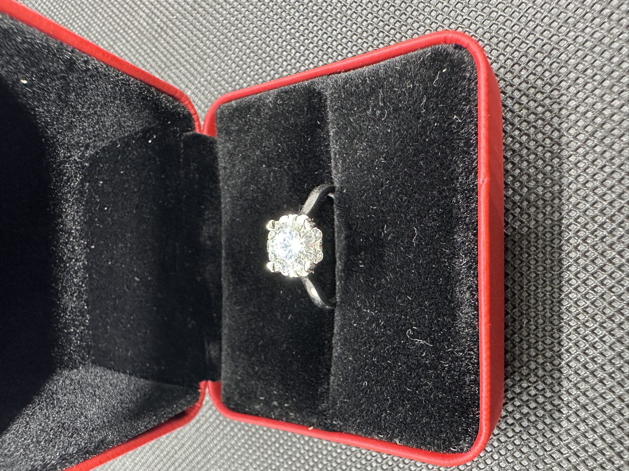 天然ダイヤモンド1.01ct Au750（せいぼせい）