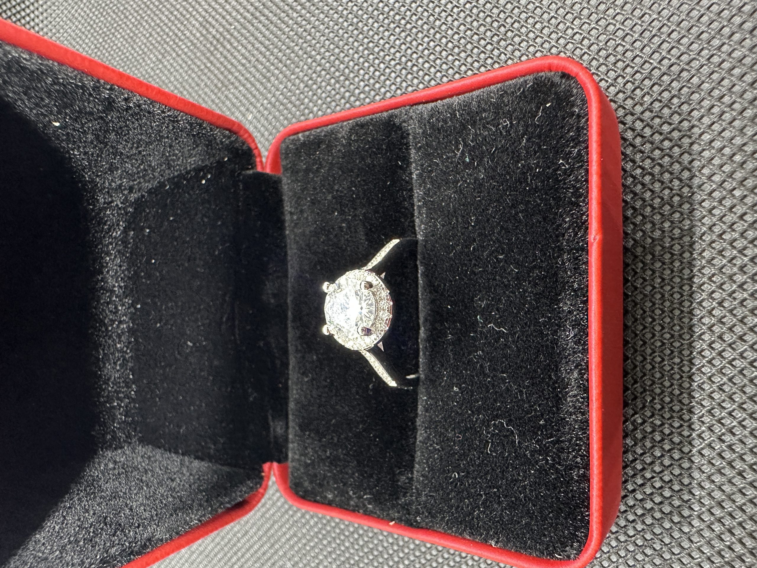 天然ダイヤモンド1.01ct Au750（つららのなみだ）